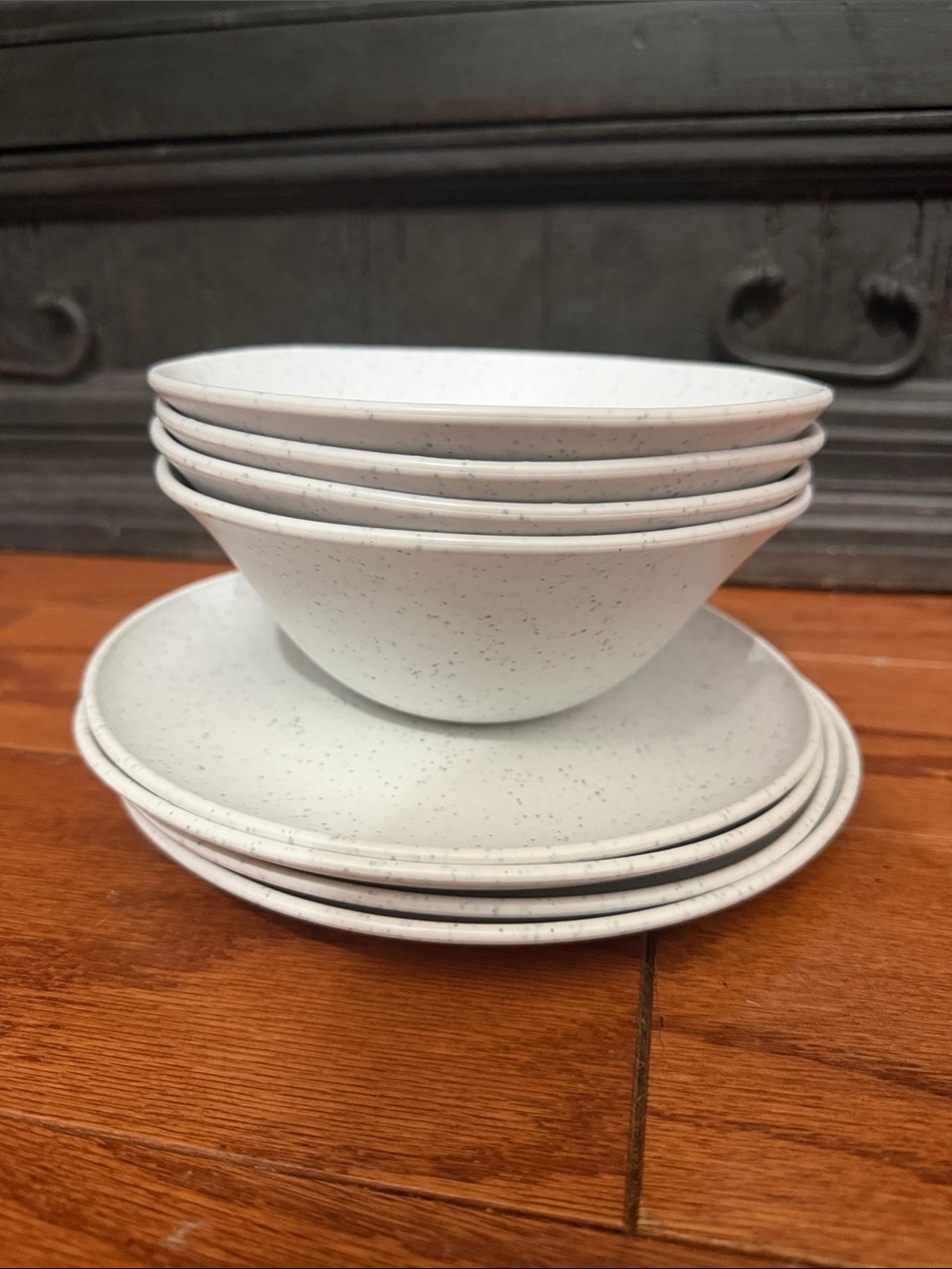 Mainstays - speckled white Round Plastic salad Plates & Bowls- set of 8